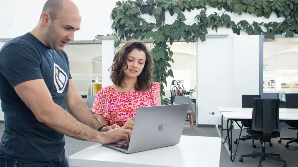 Copilot w Microsoft Curate: jak oceniać zakup reklam przez agencję